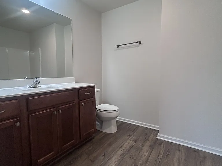 Large primary en suite bathroom