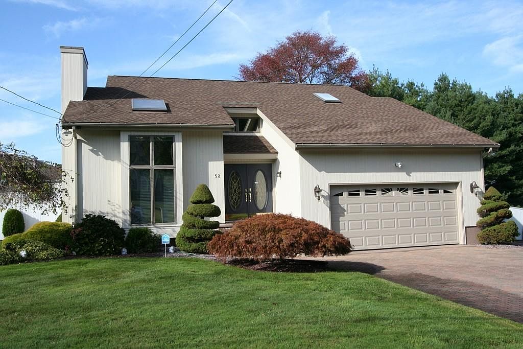 52 Sherman Ave, Bristol, RI 02809 Zillow