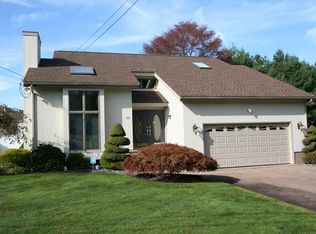 52 Sherman Ave, Bristol, RI 02809