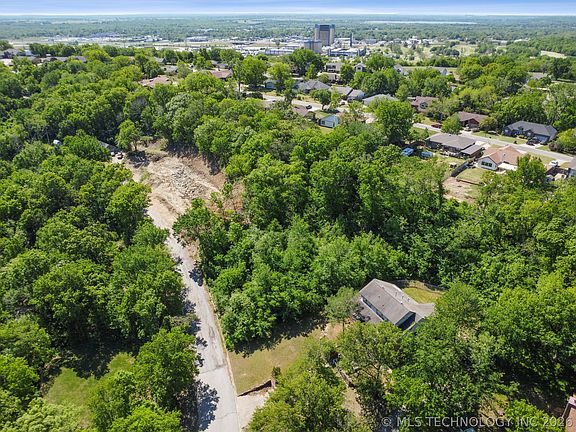 4th image of Hickory Ln
