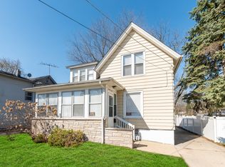 560 Pennsylvania Ave, Aurora, IL 60506