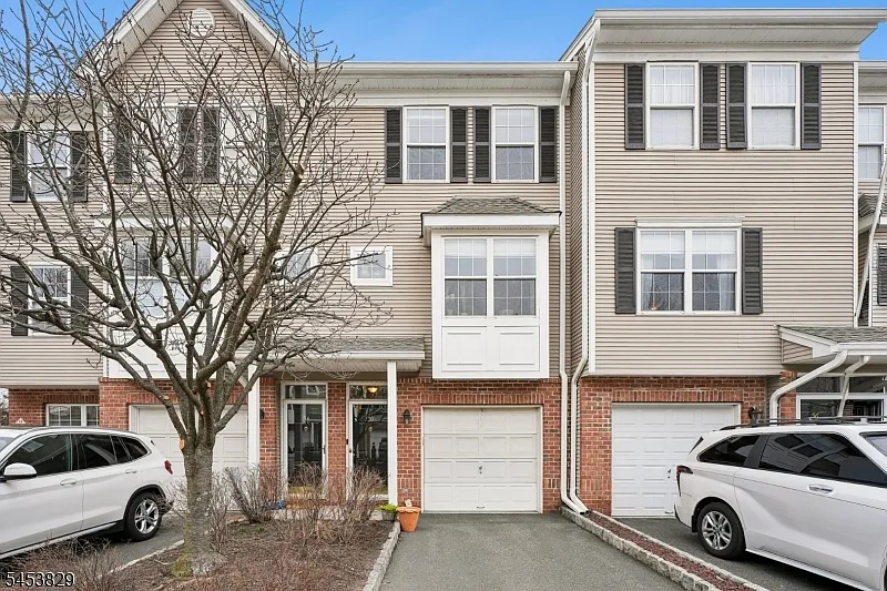 55 Greenbrook Dr