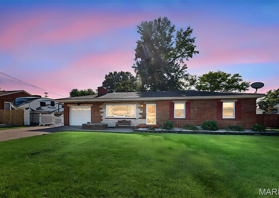 1st image of 46 N Circle Dr