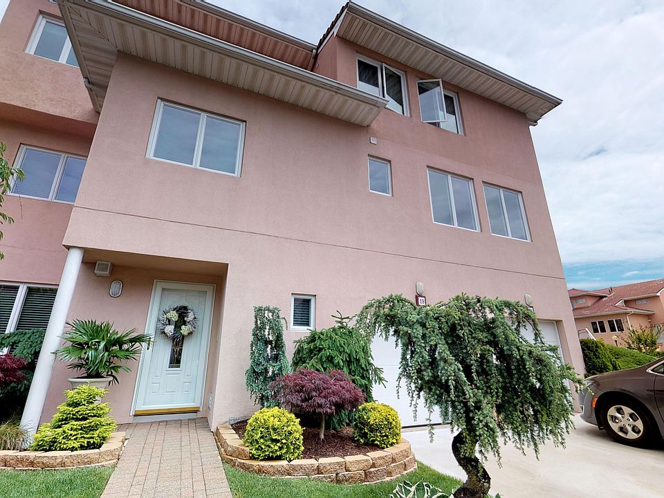 1st image of 19 Harbour Ct #19