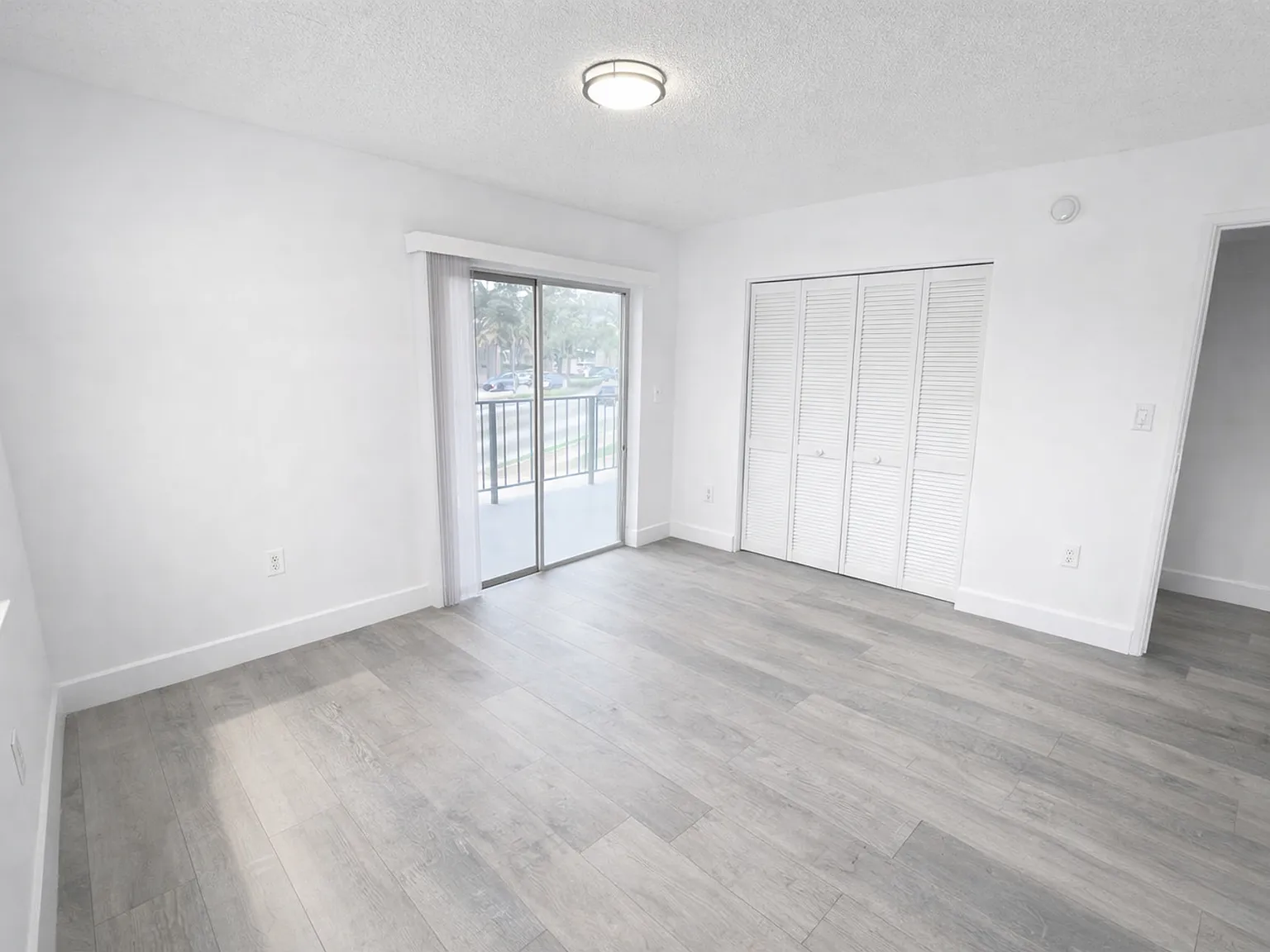 Casa Linda Apartments-3300 S Dixie Hwy — Photo 4