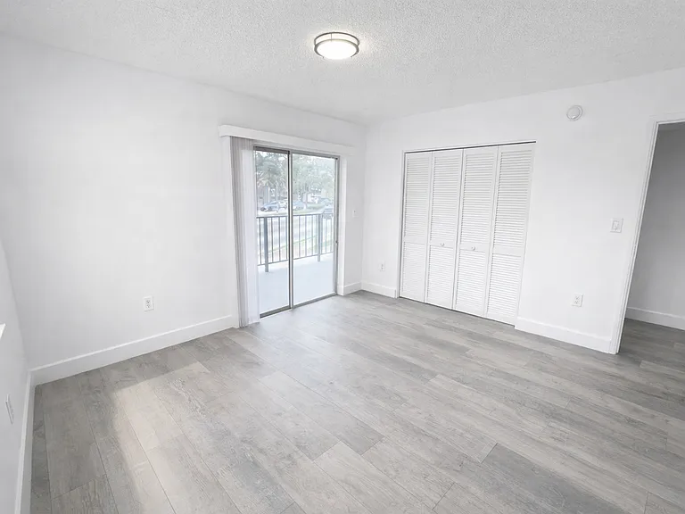 Casa Linda Apartments-3300 S Dixie Hwy — Photo 4