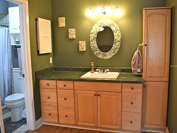 4th image of 305 Shadow Oak Dr