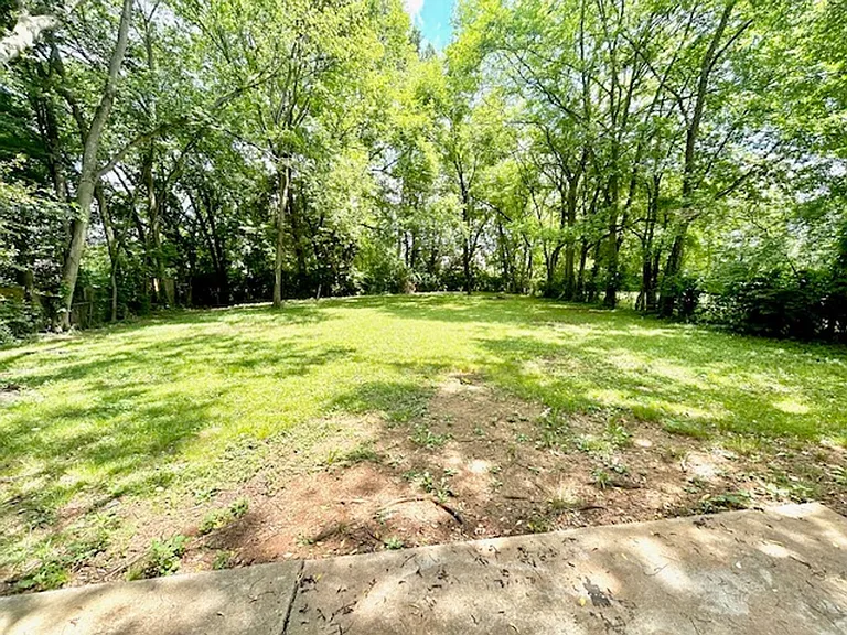 2417 Mount Vernon Rd NW — Photo 9