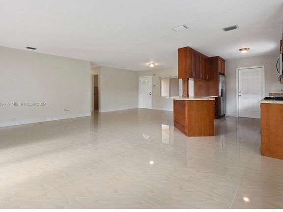 4th image of 20545 Leeward Ln