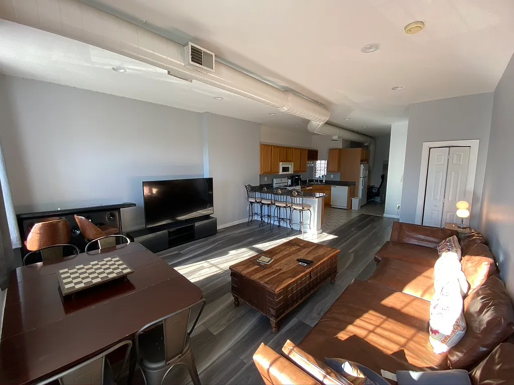 1 bed, 1.5 bath, 1450 sqft, $1,695 — Photo 4