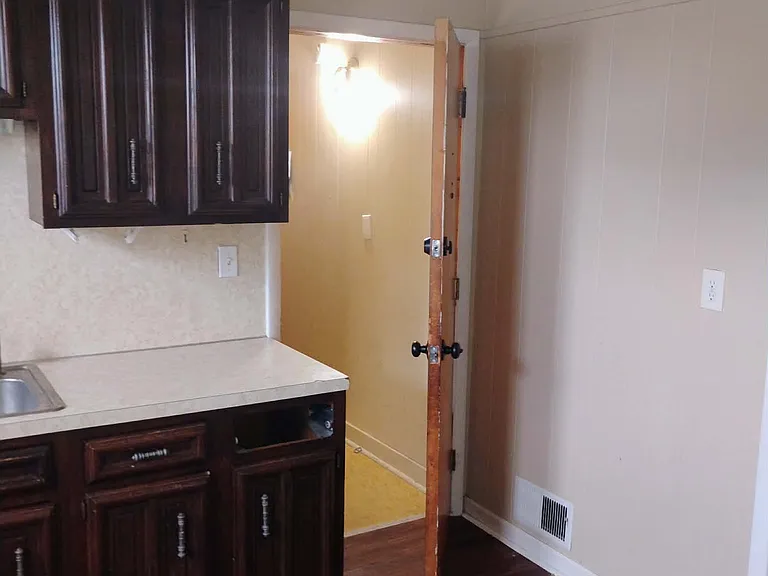 1909 Cudaback Ave #4 — Photo 3