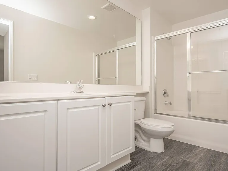 Laurel Vista Apartment Homes — Photo 58