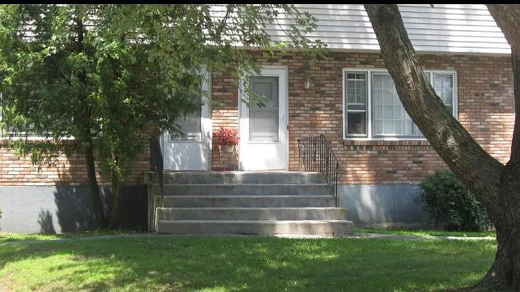2B Lynn Ct — Photo 1