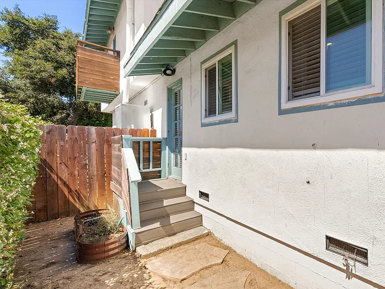130 S Soledad St — Photo 24