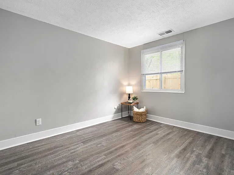 2164 Laurelwood Dr — Photo 11
