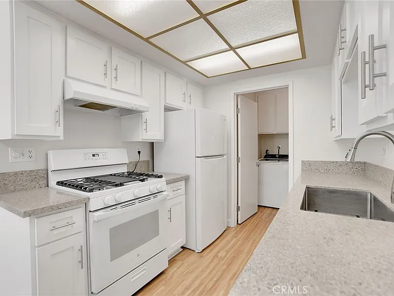 1460 Forest Glen Dr #4 — Photo 12