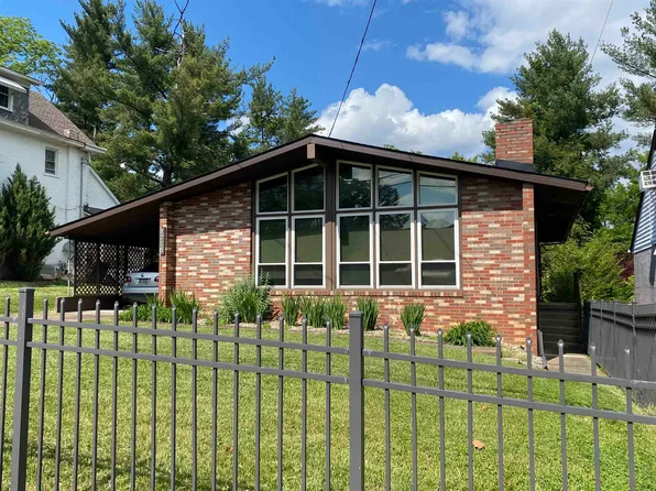 1718 Crestmont Dr, Huntington, WV 25701