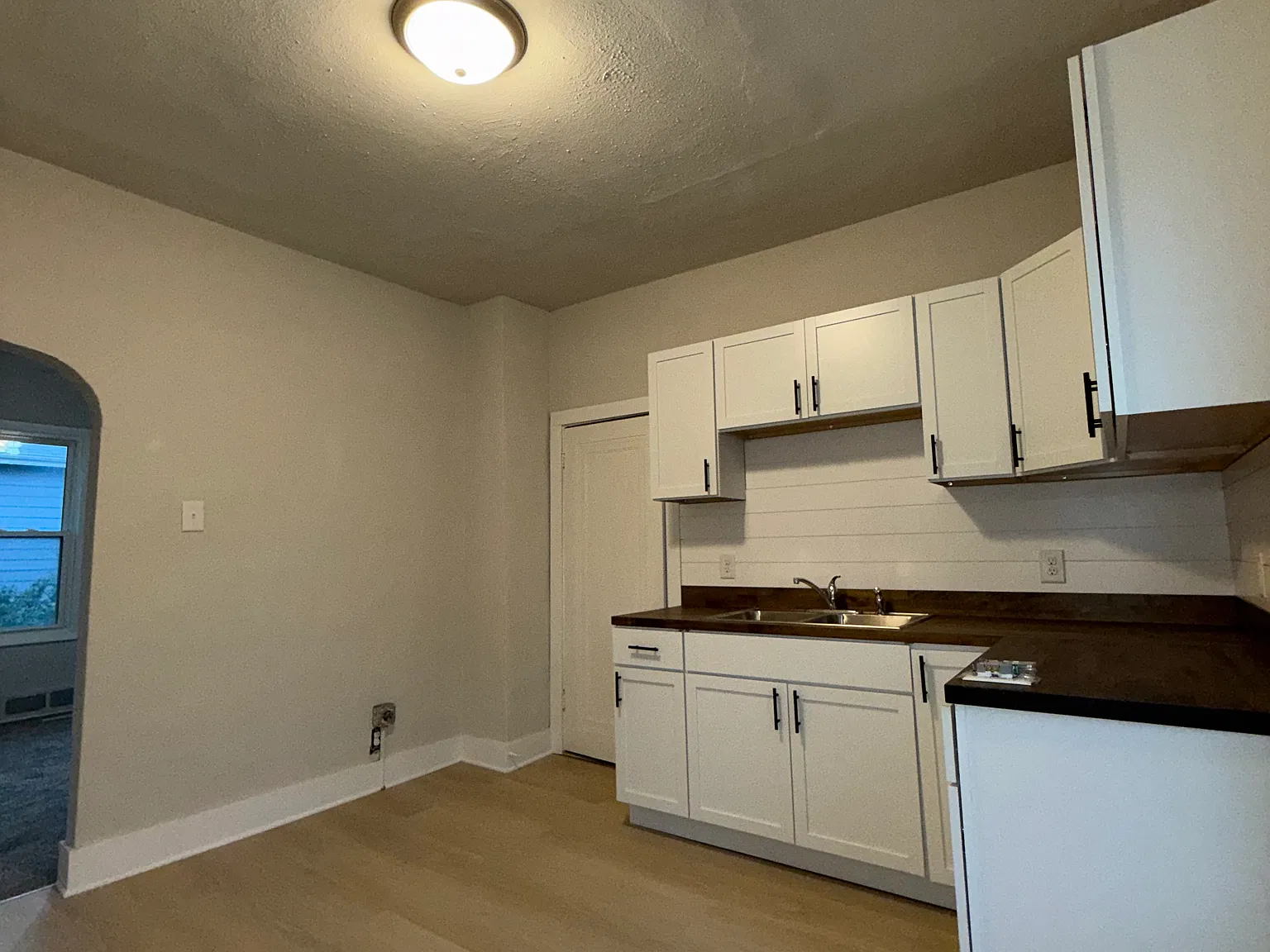 2 bed, 1084 sqft, $1,400 — Photo 4