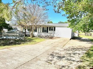 806 Meadow Ln, Mountain Home, AR 72653