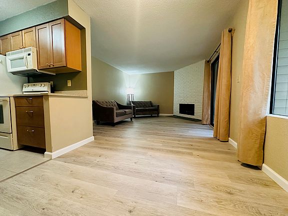 2nd image of 16205 NE 12th Ct #71E