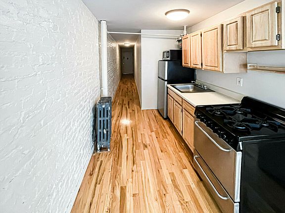 3rd image of 210 E 67th St APT 45