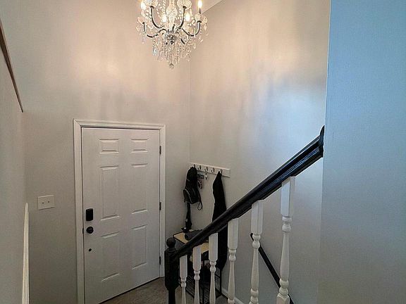 5th image of 529 Chalet Dr W