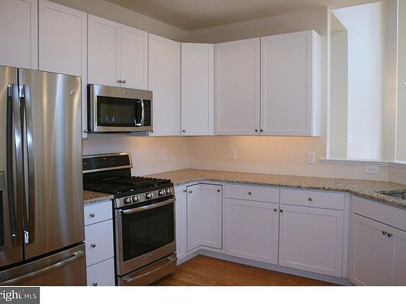 3rd image of 139 Peel Ln