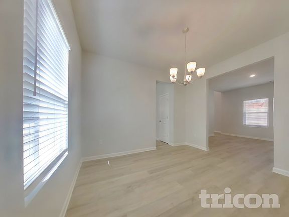 4th image of 831 Bryson Lake Cir