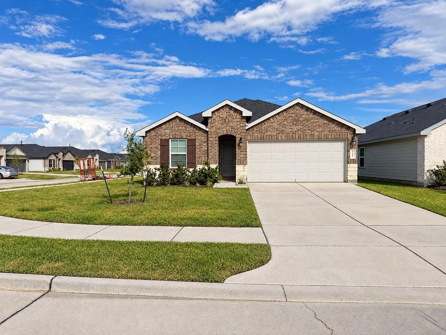 4 bed, 2.5 bath, 1891 sqft, $2,350 — Photo 1