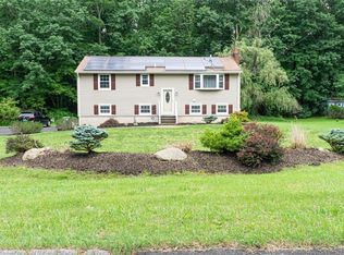 7 Chuck Wagon Ln, Danbury, CT 06810