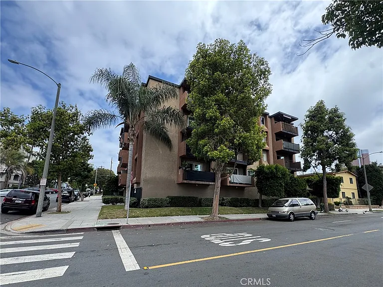 460 Golden Ave #211 — Photo 7