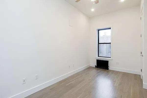 Bedroom, photo 1