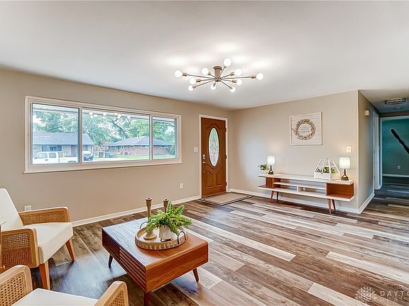 3rd image of 1827 Hillwood Dr