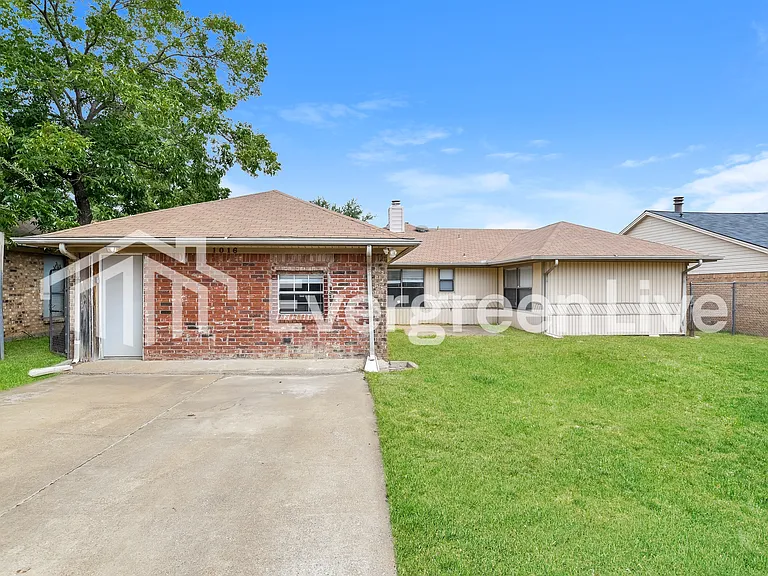 1016 Hunters Glen Dr — Photo 17