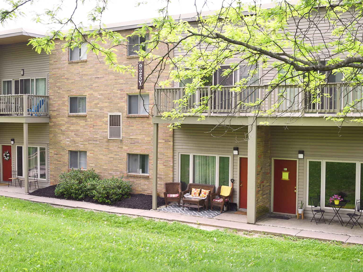 University Terrace Apartments — Photo 1