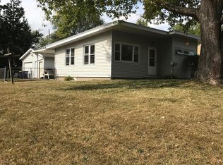 112 3rd Ave, Hiawatha, IA 52233