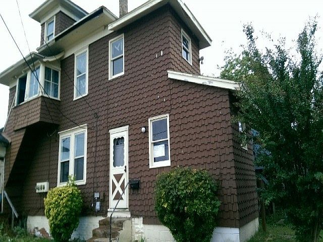 2nd image of 3423 N Sherman Dr