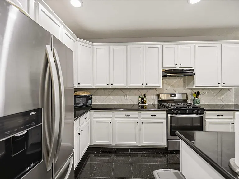 3711 Hill Family Ln — Photo 10