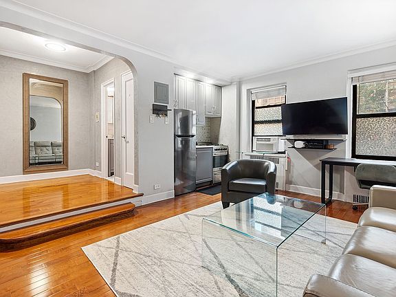 4th image of 125 W 96th St APT 1C