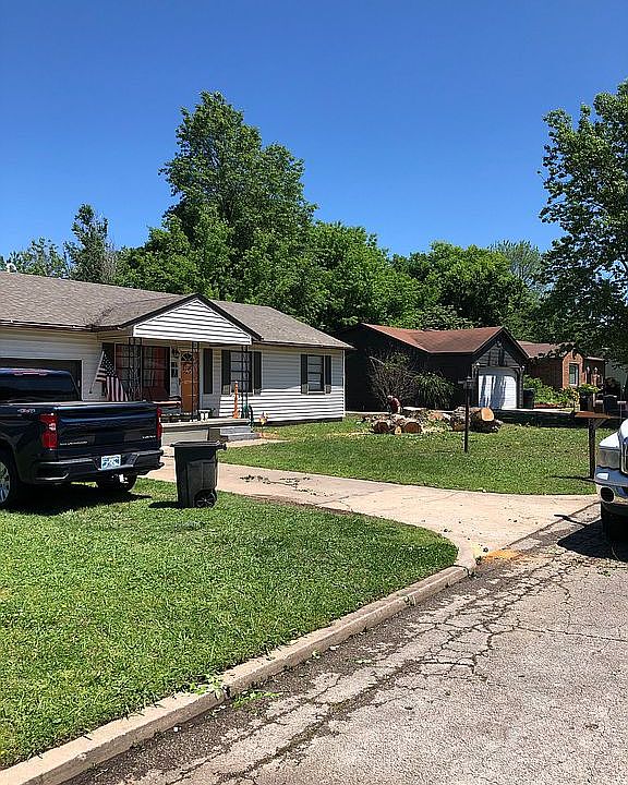 1st image of 206 E Falletti Ave