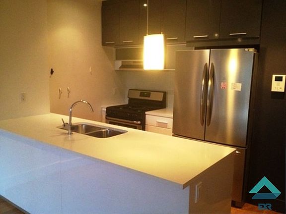 4th image of 387 Franklin Ave APT 403