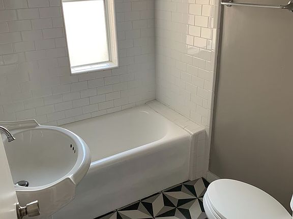 5th image of 531 S Kenmore Ave APT 300