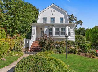 10 Sunset Avenue, Lynbrook, NY 11563