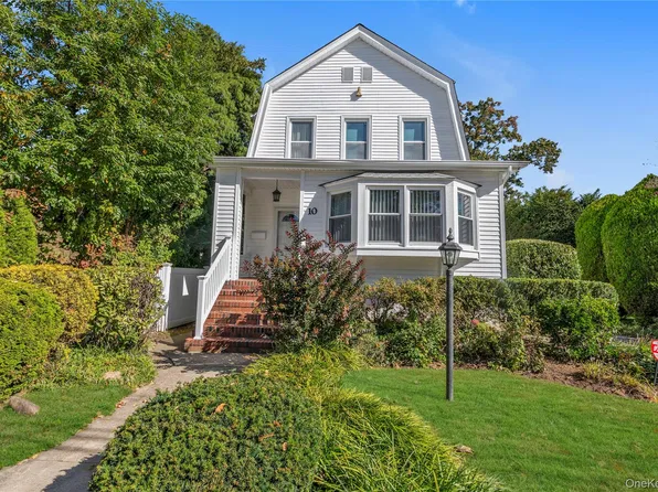 10 Sunset Avenue, Lynbrook, NY 11563