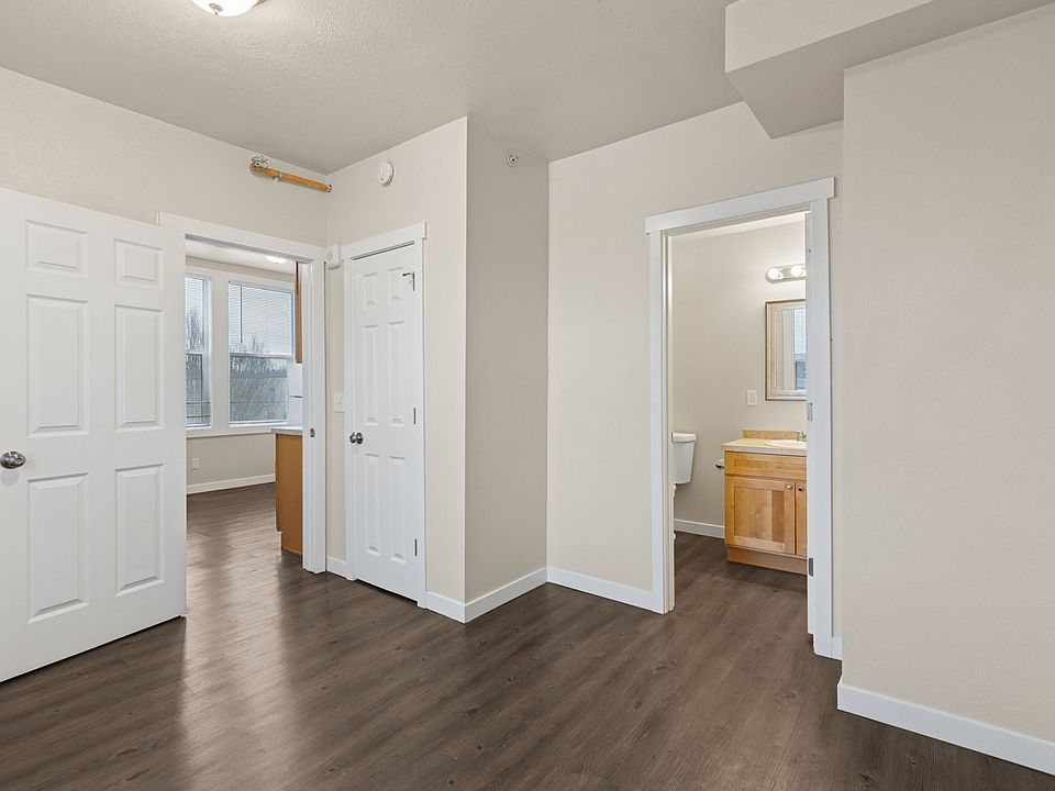 1st image of 204 4th Ave W #305