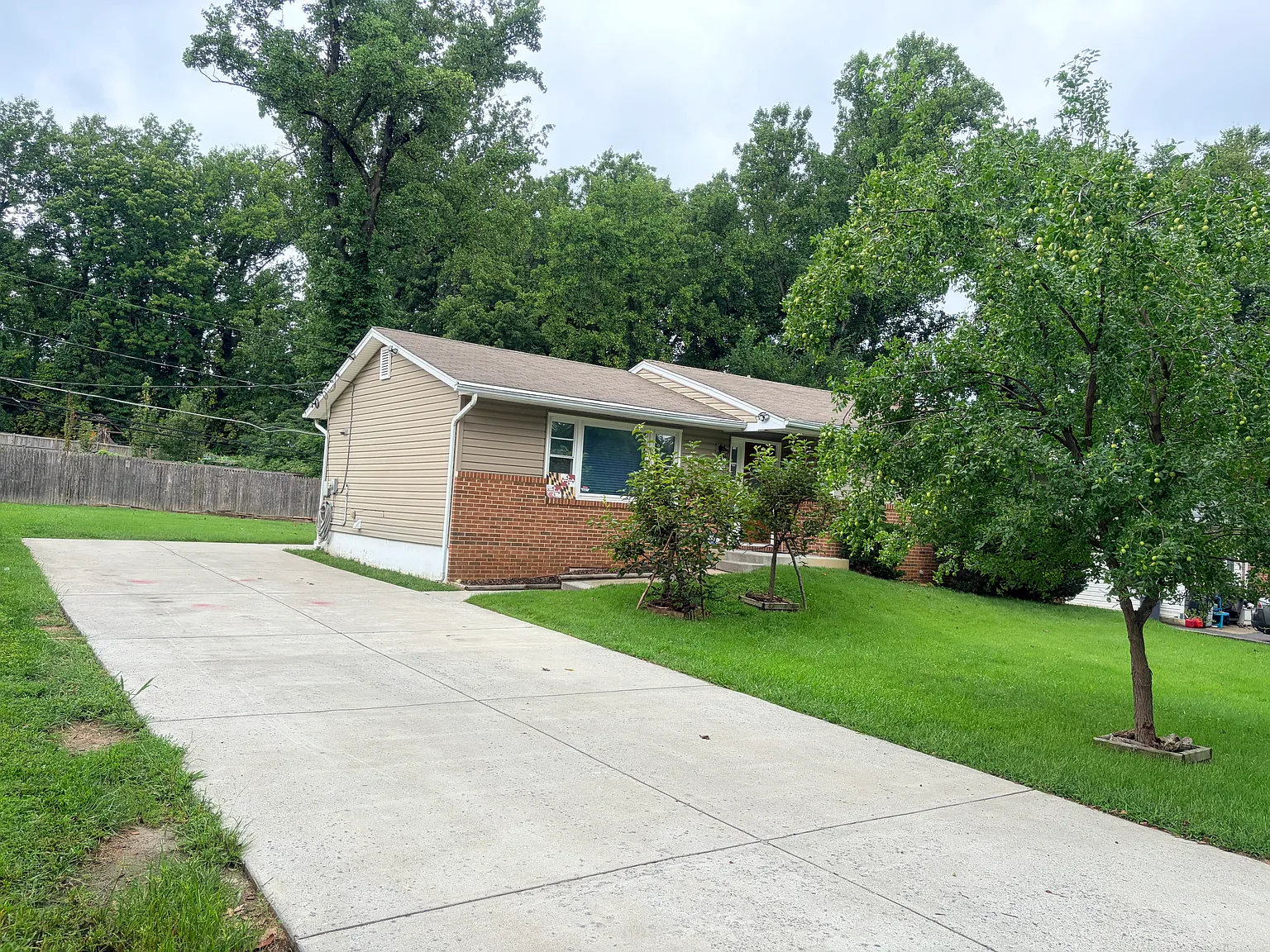 5 bed, 2408 sqft, $2,900 — Photo 2