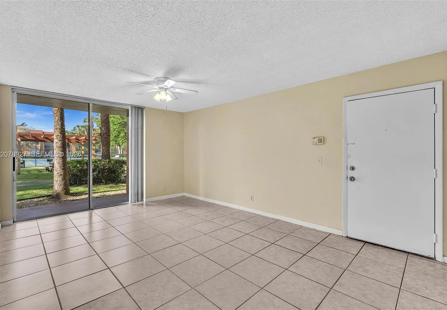 Lakes Of Jacaranda Condo — Photo 4