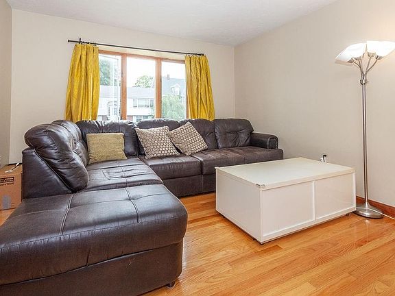 2nd image of 10 Plain St #10