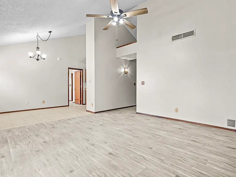 260 Arisano Dr — Photo 5
