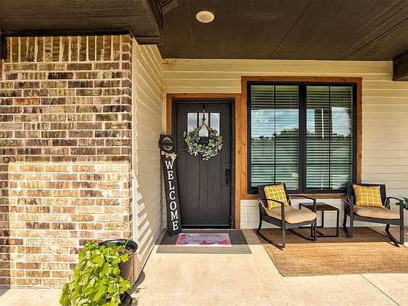 3rd image of 2836 Redwood Ct